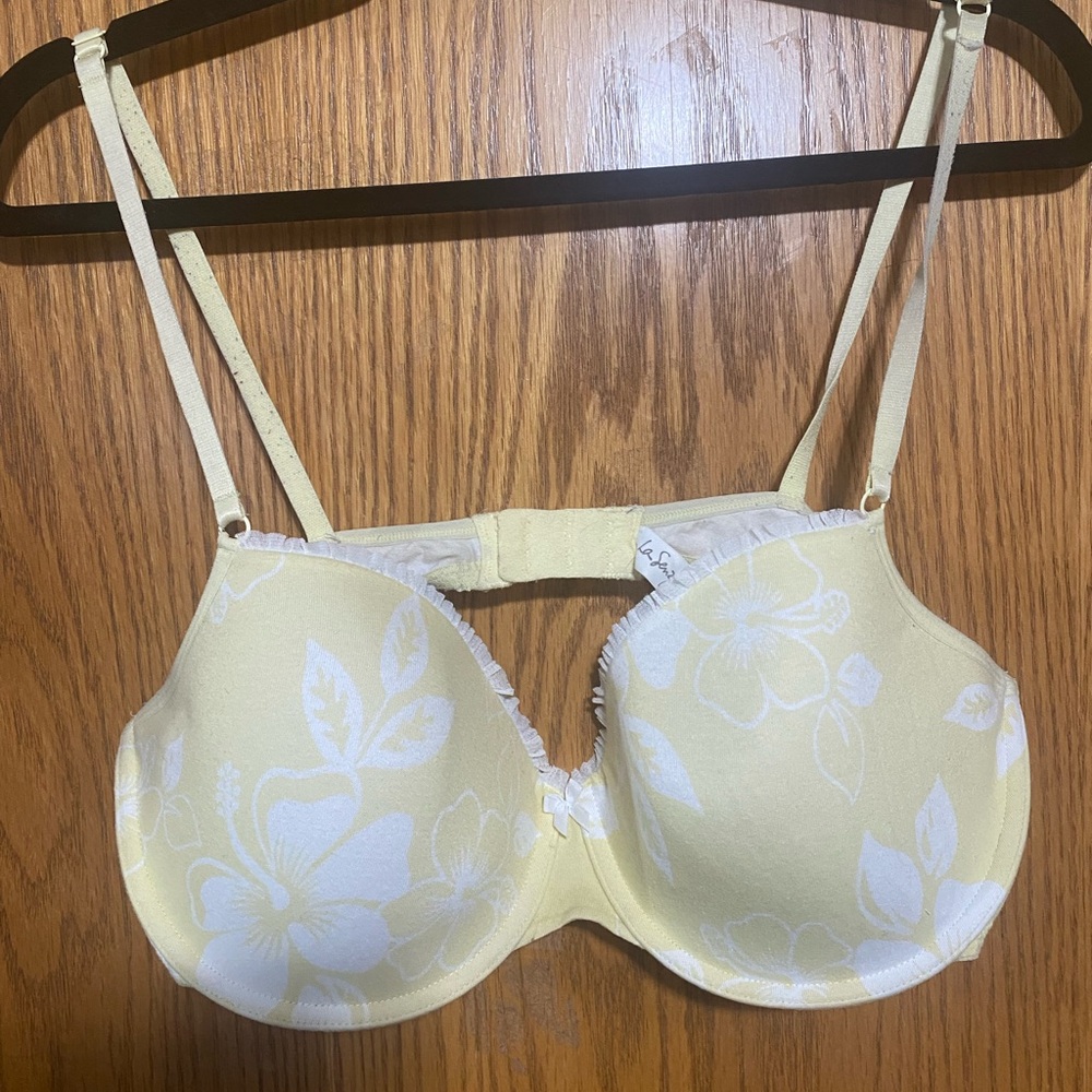 Cute ruffle trim hibiscus floral print